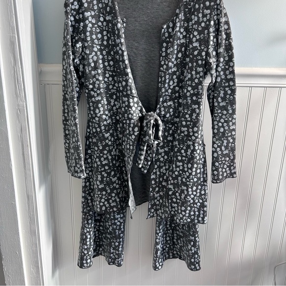 Lynn Ritchie Silver Chic Gray Patterned Women's Pantsuit. Size small - Picture 8 of 11